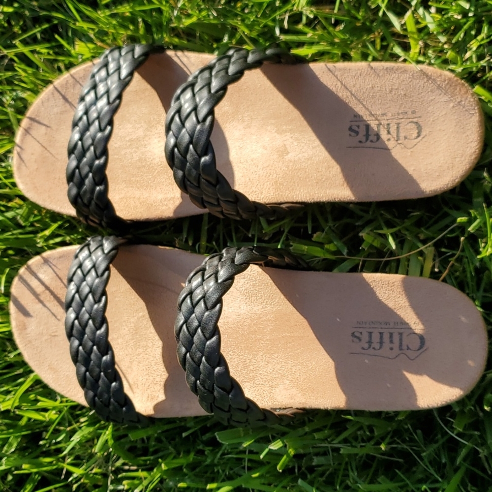 Slip-on Black Sandals with Memory Foam Cushioning - Picture 3 of 4